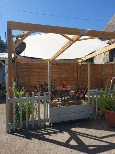Le Petit Dragon Bed & Breakfast Plumaudan Exterior foto