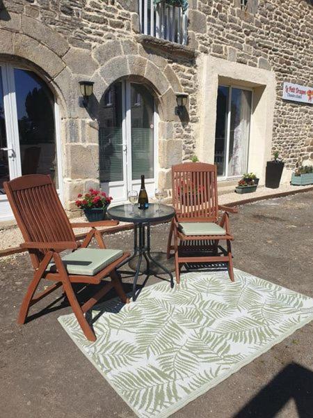 Le Petit Dragon Bed & Breakfast Plumaudan Exterior foto