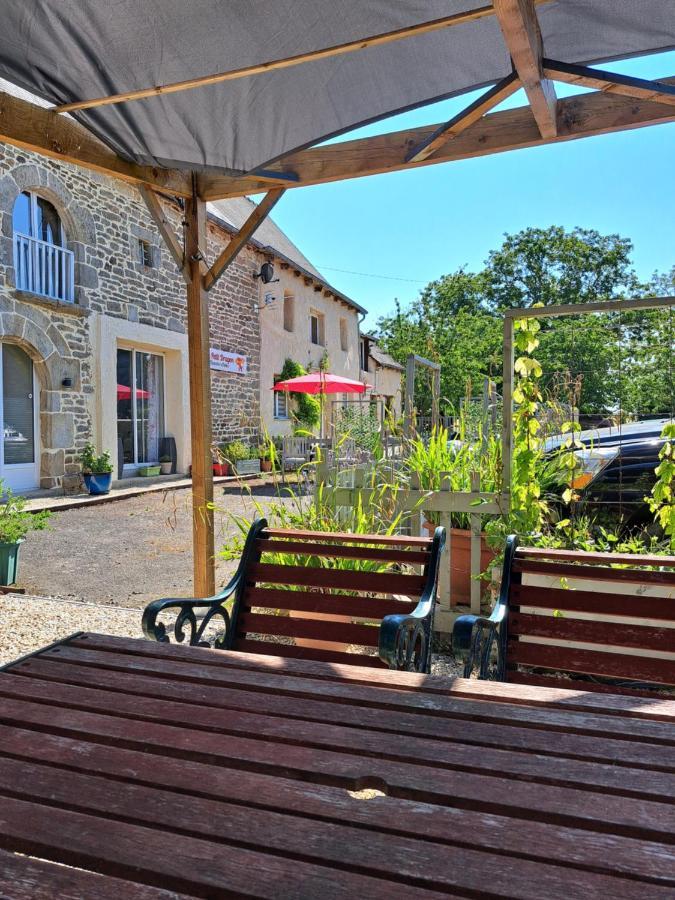 Le Petit Dragon Bed & Breakfast Plumaudan Exterior foto